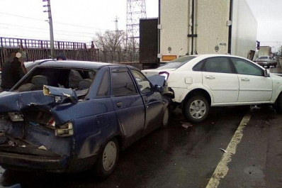 В Жигулевске КамАЗ с отказавшими тормозами протаранил 4 легковых автомобиля