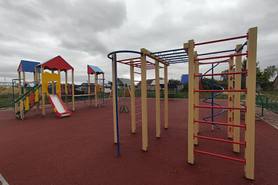 В селах Самарской области возводят детские площадки 