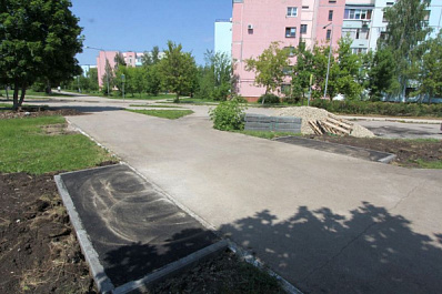 В Рощинском обновляют центральную аллею около Гарнизонного дома офицеров 