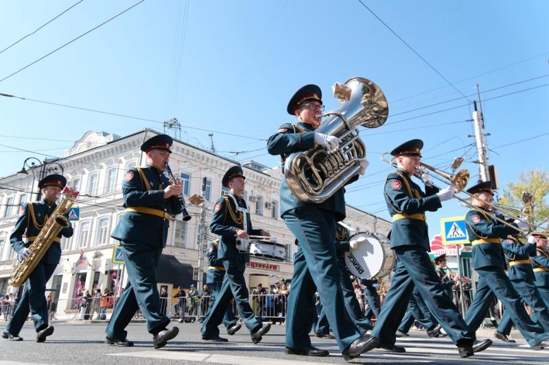 В Самаре Всероссийский фестиваль "На сопках Маньчжурии" открылся парадом духовых оркестров 