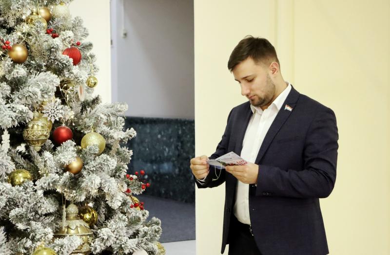 Депутаты Самарской губернской думы исполняют желания детей Снежного