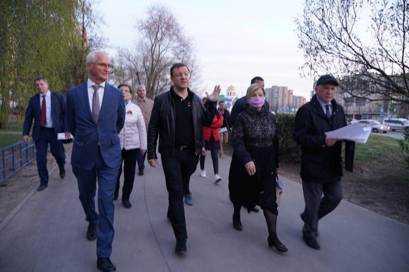 Дмитрий Азаров: "Обещаю поддерживать тех, кто сам что-то делает для своего двора и города"