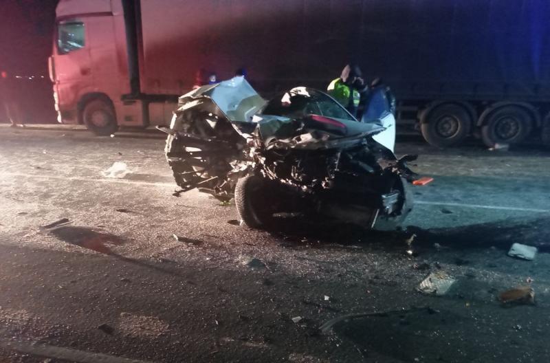В Красноярском районе 2 пассажира Kia Rio погибли в ДТП с грузовиком