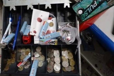 Продавцу изуродовали лицо и отобрали деньги в магазине в Самарской области