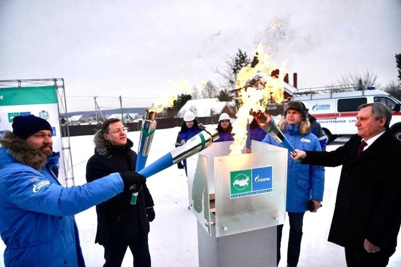 Дмитрий Азаров обратился к работникам бытового обслуживания населения и ЖКХ в честь профессионального праздника