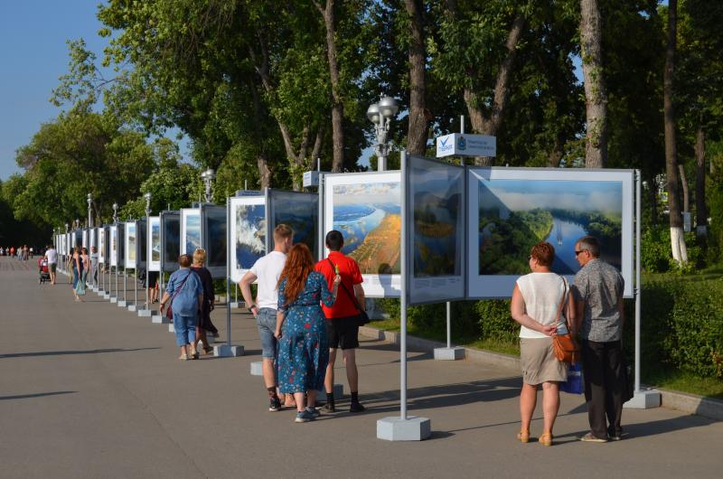 На новом месте: ТРК "ГУБЕРНИЯ" открыла фотовыставку на набережной Волги