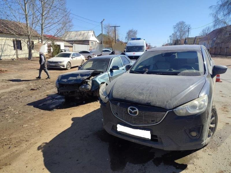 В Самарской области 28 марта столкнулись кроссовер и легковушка