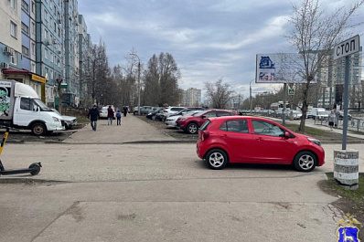 В Самаре 17-летний самокатчик угодил под колеса иномарки