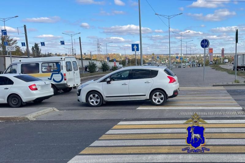 В Тольятти "Веста" сбила 13-летнего подростка на электросамокате на парковке ТЦ