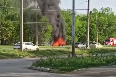 В Тольятти на улице Жукова сгорел автомобиль