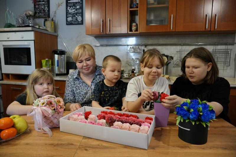 Соцконтракт помог многодетной семье из Елховского района открыть полезное производство