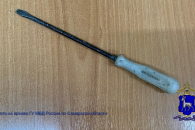 В Самаре во время посиделок мужчина ударил отверткой своего пьяного приятеля