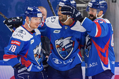 Хоккеисты "Лады" разгромили "Салават Юлаев"