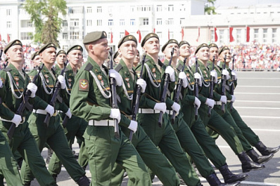 День Победы: когда пройдут генеральные репетиции парада на площади Куйбышева