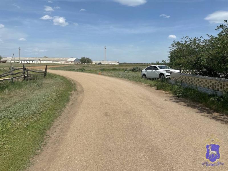 В Самарской области мужчина на LADA Vesta влетел в забор