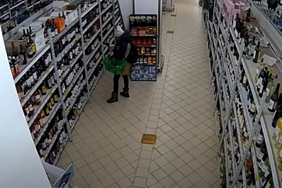 В Самаре девушка в маске пыталась ограбить магазин на пр. Кирова