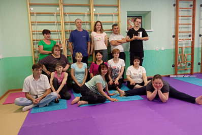 В Самаре прошёл "особенный" урок йоги для инвалидов