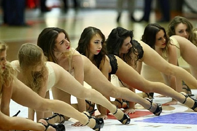 Откровенный танец девушек перед матчем "Спартак" — "Самара" возмутил пользователей соцсетей