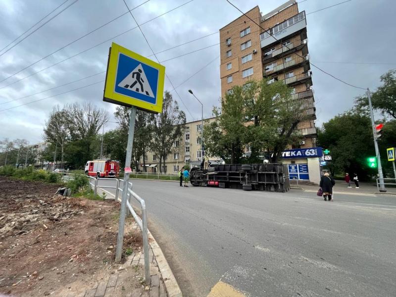 В Самаре на пересечении ул. Советской Армии и дублёра Ново-Садовой опрокинулась "Газель"