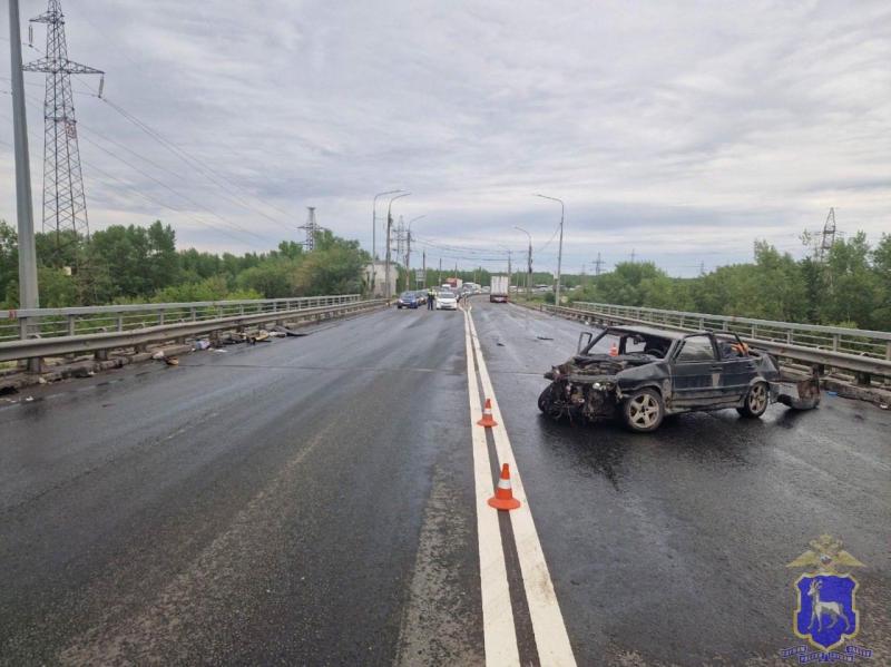 В Самаре "четырнадцатая" разбилась о тягач Sitrak