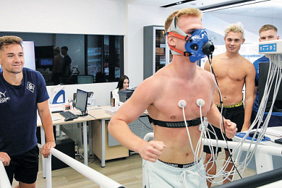 Игроки "Крыльев Советов" отправились на сбор в Казань