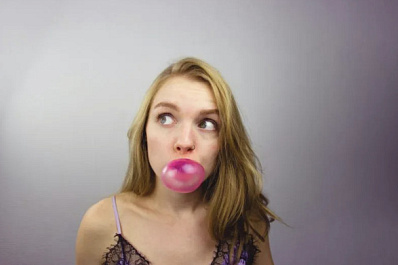 Гастроэнтеролог Кашух: жевать жвачку часами может быть потенциально опасно