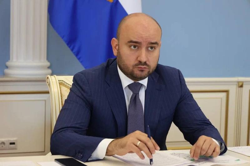 Вячеслав Федорищев поздравил жителей Самарской области с Днем социального работника