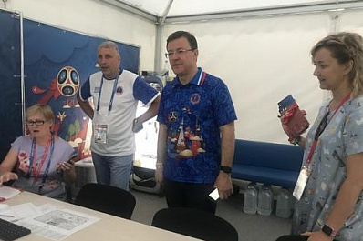 Дмитрий Азаров лично проверил готовность площадки фан-феста к приему болельщиков