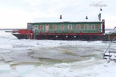 На спуске Лейтенанта Шмидта уплыл причал