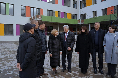 В Самаре депутаты СГД, министр здравоохранения и глава города проверили ход строительства детской поликлиники в Октябрьском районе