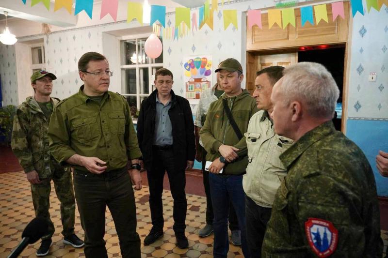 Самарские специалисты ремонтируют социальные объекты в Снежном. Губернатор оценил ход работ