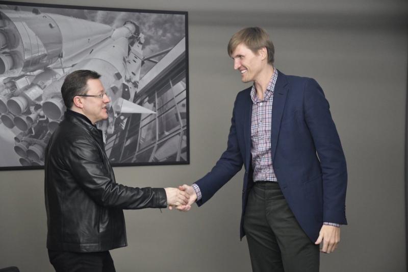 Губернатор Дмитрий Азаров провел встречу с главой федерации баскетбола России Андреем Кириленко