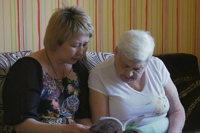 Соцработник в Красноармейском районе приняла одинокую пенсионерку в свою семью