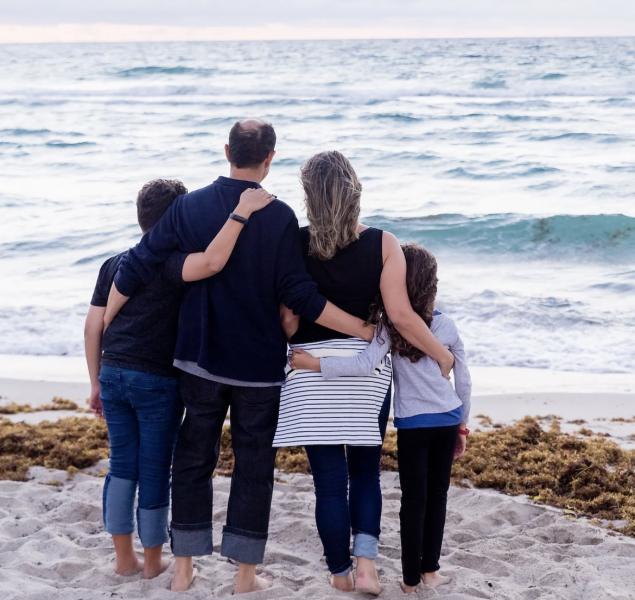 Опрос: самарцы связывают самореализацию с созданием семьи