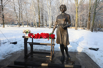 В Самаре появилась скульптура первому учителю