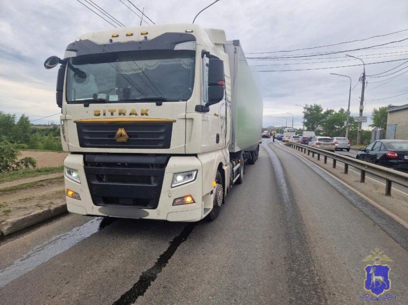 В Самаре "четырнадцатая" разбилась о тягач Sitrak