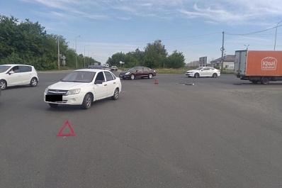 Два человека попали в больницу после ДТП с участием трех авто в Тольятти