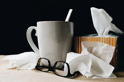 Врач рассказал о 5 способах профилактики осенней простуды