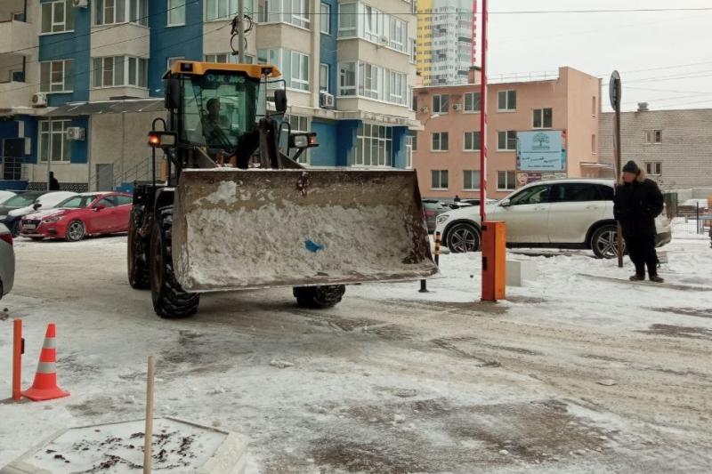 В Самарской области на расчистку дорог и тротуаров вышли дворники и волонтеры