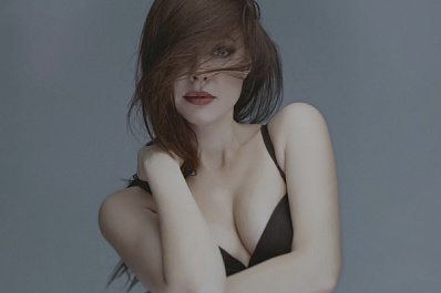 Ведущая программы "Утро губернии" Саша Байдачная записала новогоднюю песню