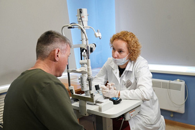 В больнице Ерошевского восстановили зрение фермеру, который получил травму глаза от рога коровы