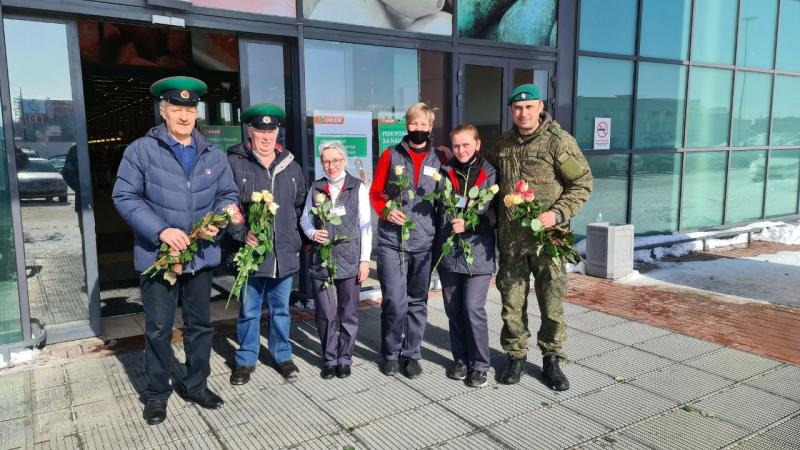 Цветы от губернатора: женщины Тольятти получают поздравления с 8 марта