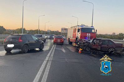 В Самаре девушка спровоцировала аварию на Южном мосту