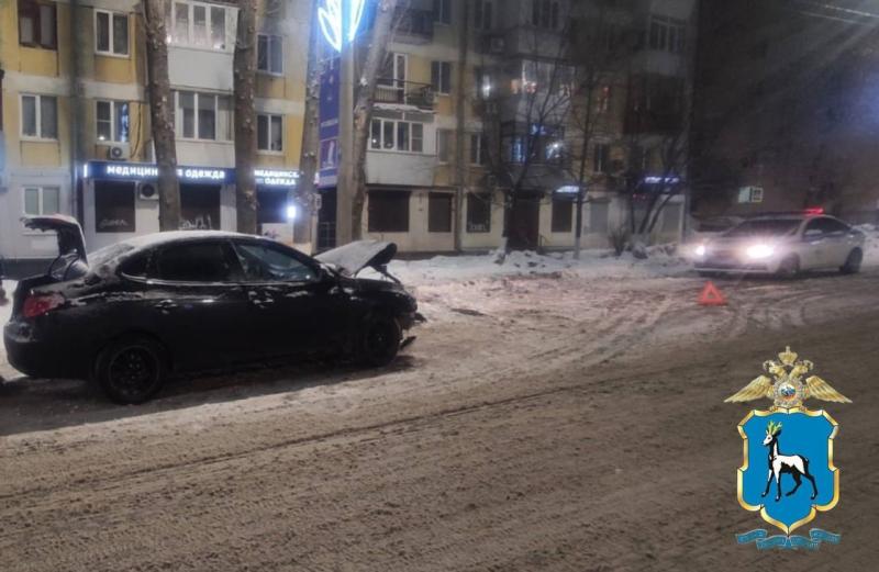 Проехала на красный: в Самаре на Московском шоссе столкнулись две иномарки