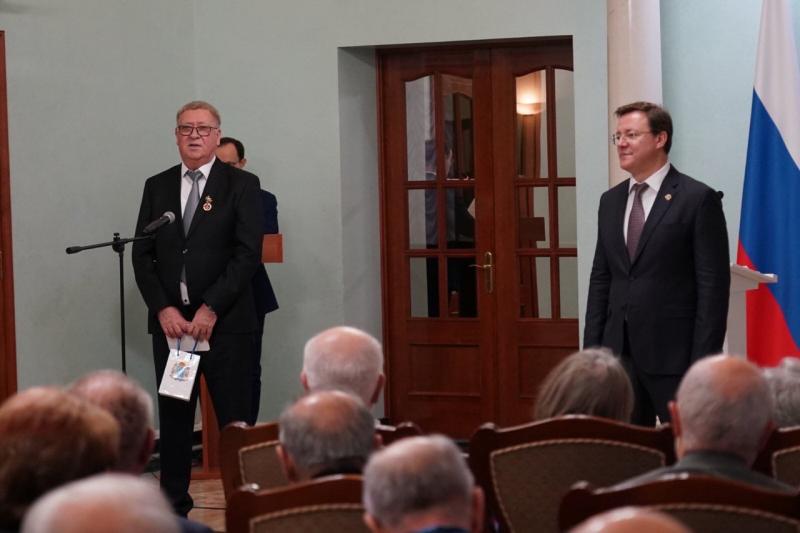 "Искренне горжусь, что у меня такие земляки": Дмитрий Азаров вручил государственные награды жителям Самарской области