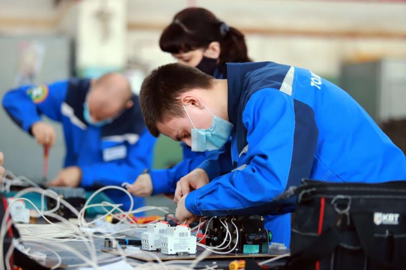 ТОАЗ определил лучших в конкурсе профмастерства "Лучший электромонтёр"
