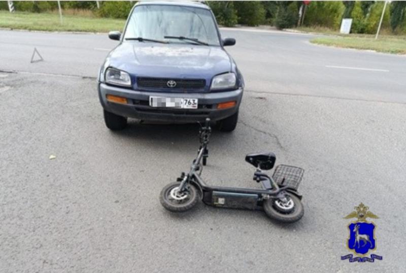 В Самарской области водитель Mercedes-Benz сбил двух пешеходов и скрылся 