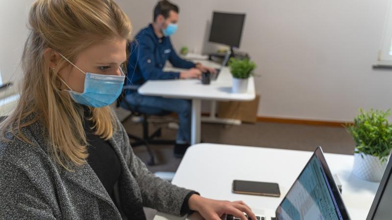 В Самарской области в 2021 году выросла заболеваемость коронавирусом среди офисных работников