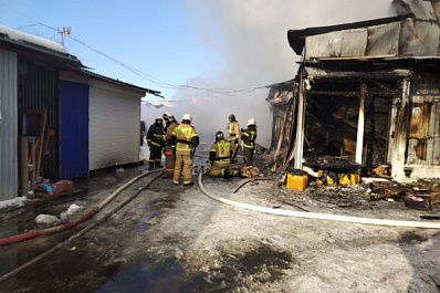 Фоторепортаж: 22 января в Самаре тушили пожар на Кировском рынке