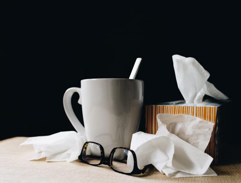 Врач рассказал о 5 способах профилактики осенней простуды
